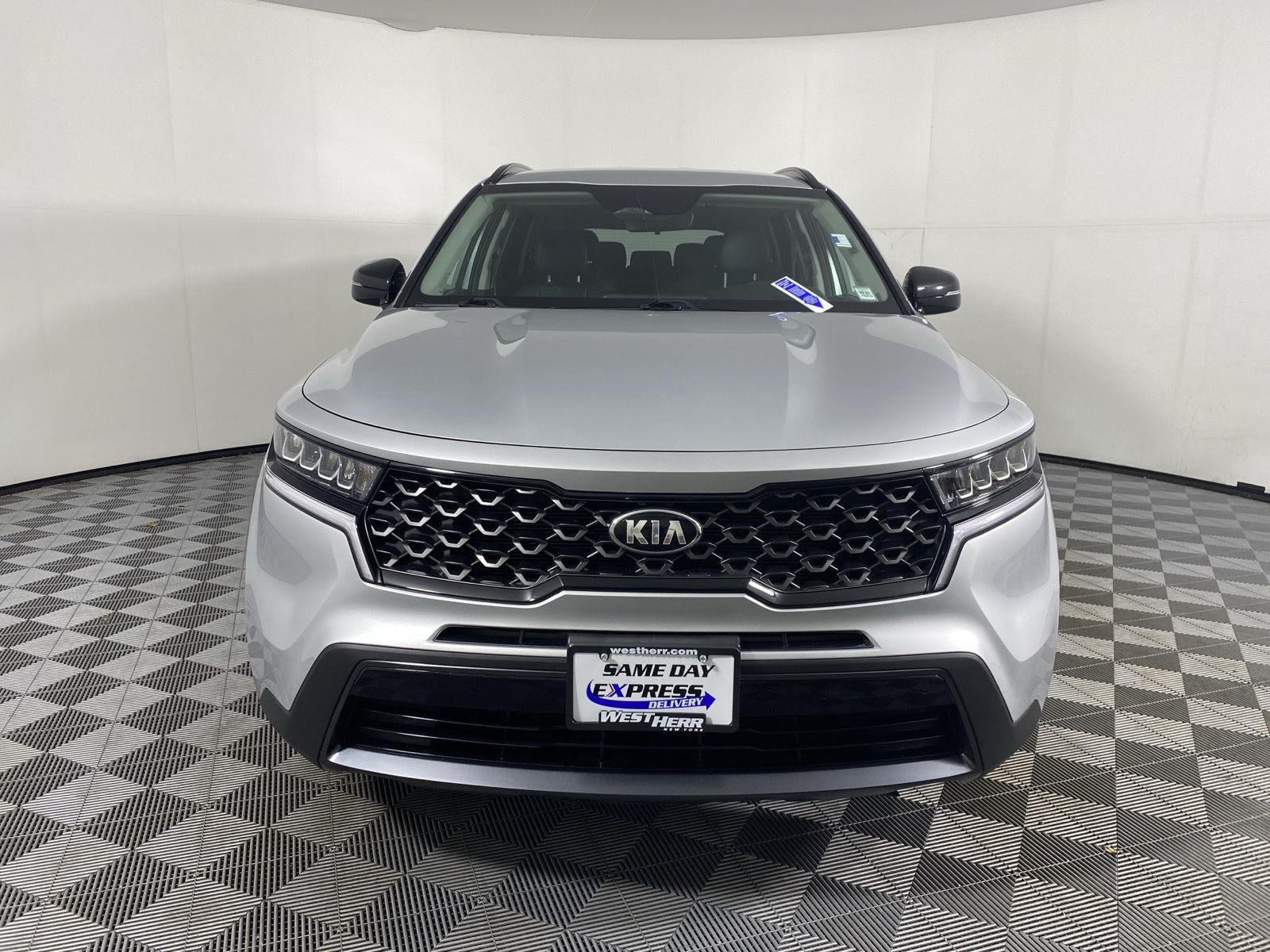 Used 2021 Sparkling Silver Kia S image 5