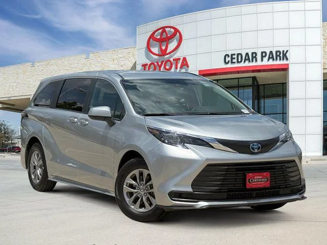 2025 Toyota Sienna LE