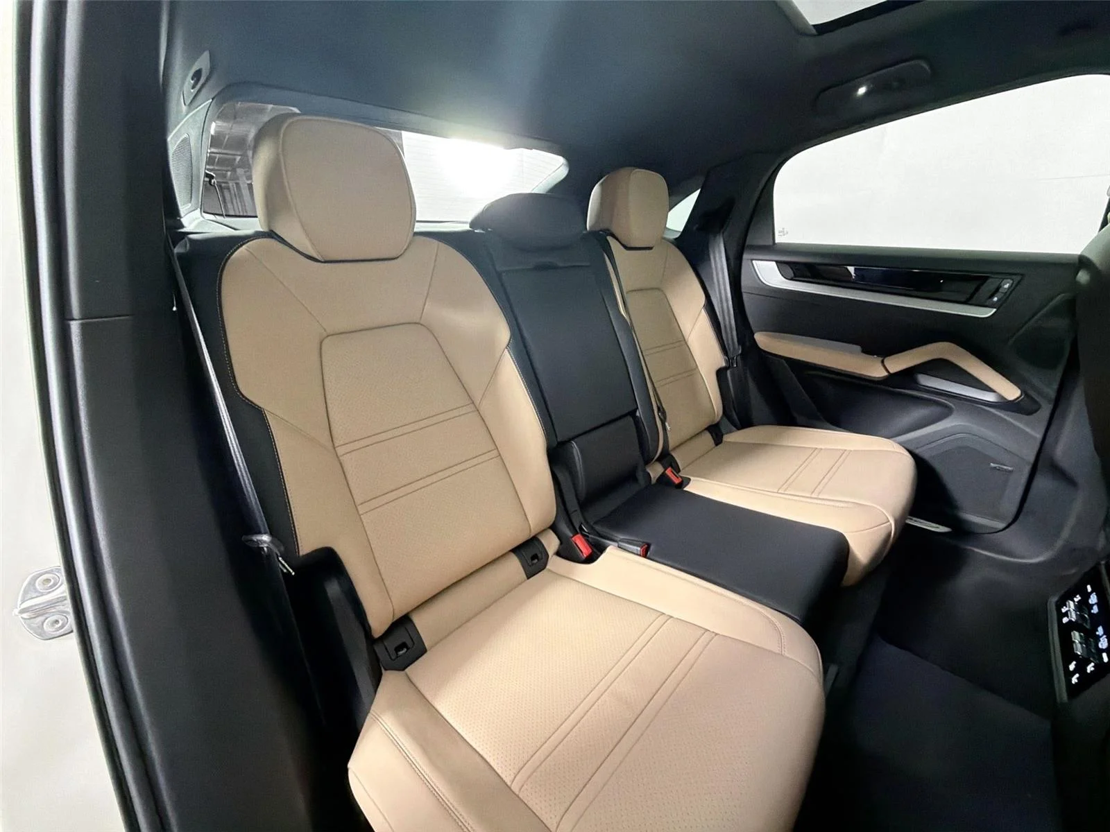 Certified Used 2026 Cashmere Beige Metallic Porsche Coupé image 27