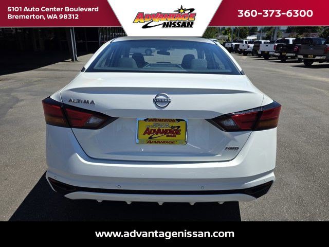 Used 2025 WHITE Nissan S image 4