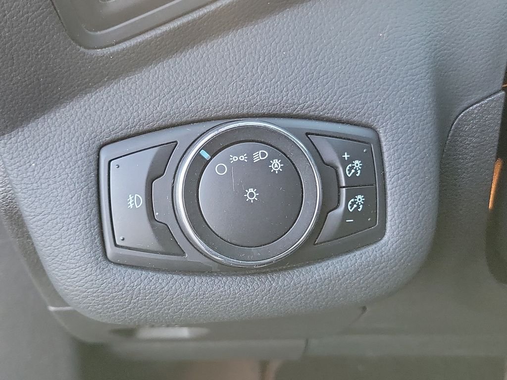 Used 2014  Ford SE image 20