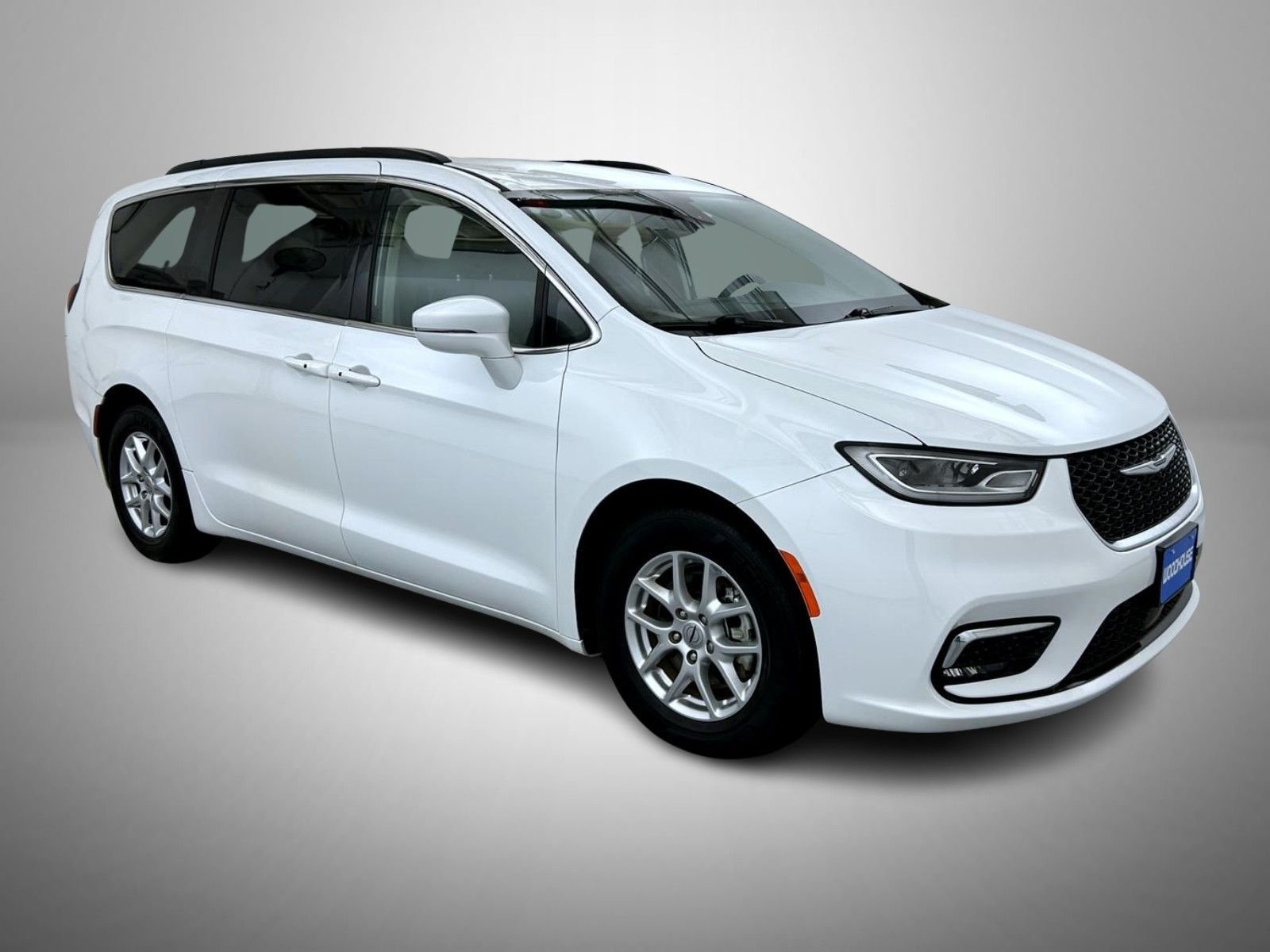 Used 2022 White Chrysler Touring L image 3