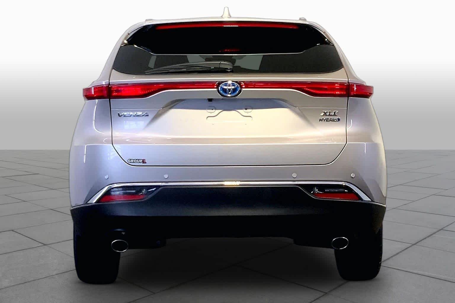 Used 2022 Titanium Glow Toyota XLE image 5