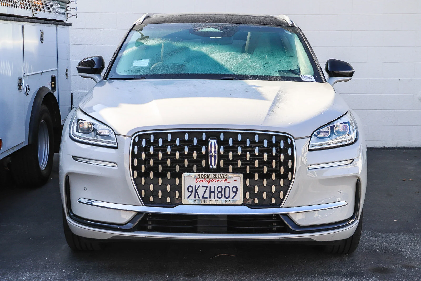 Certified Used 2024 Pearl Metallic Lincoln Grand Touring image 2