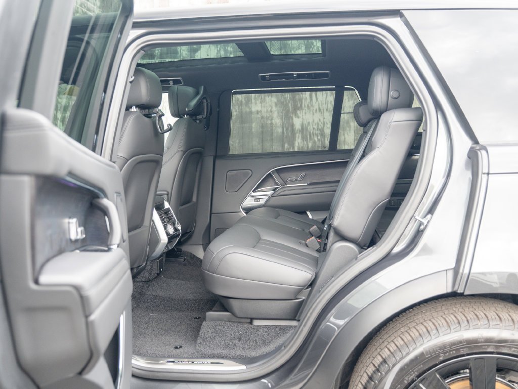 New 2026 Carpathian Grey Land Rover SE image 20