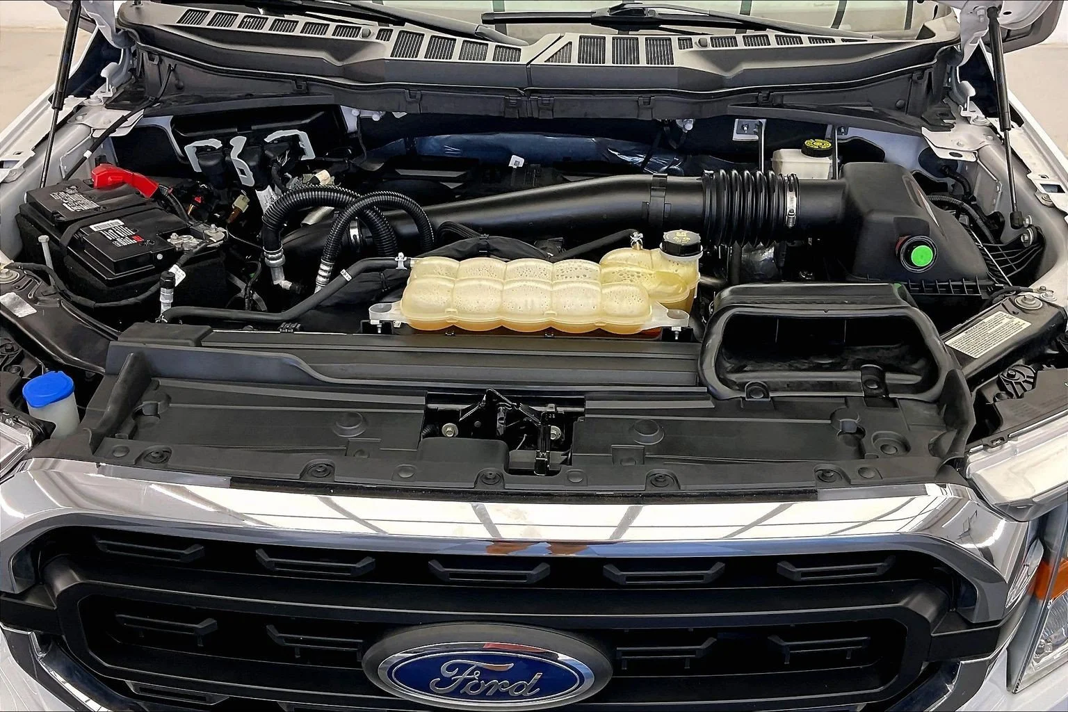 Used 2021 Oxford White Ford XLT image 9