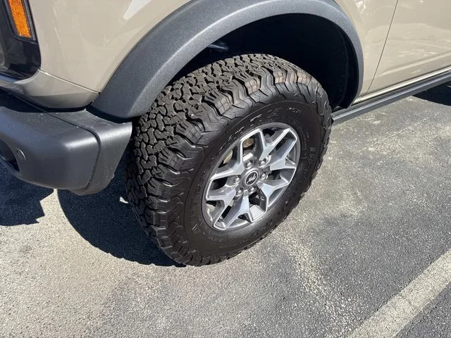 Used 2025 Gray Ford Badlands image 9