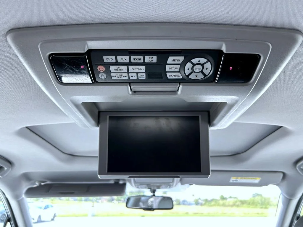 Used 2018 Blue Honda EX-L image 19