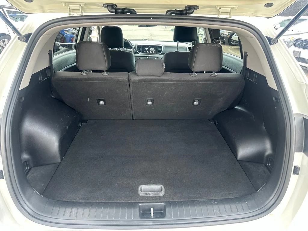 Used 2020 White Kia LX image 28