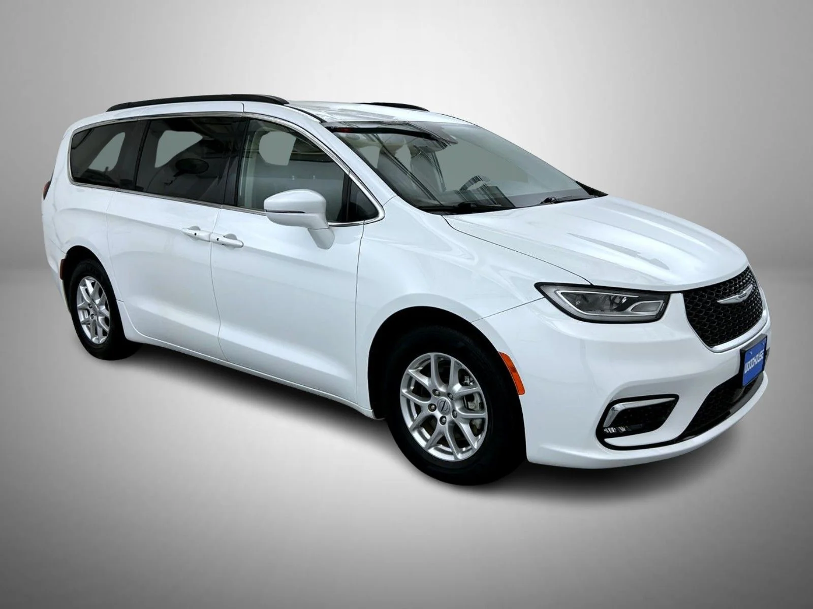 Used 2022 White Chrysler Touring L image 3