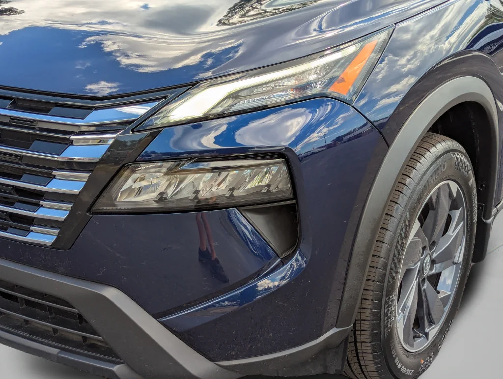 Used 2025 Blue Nissan SV image 17