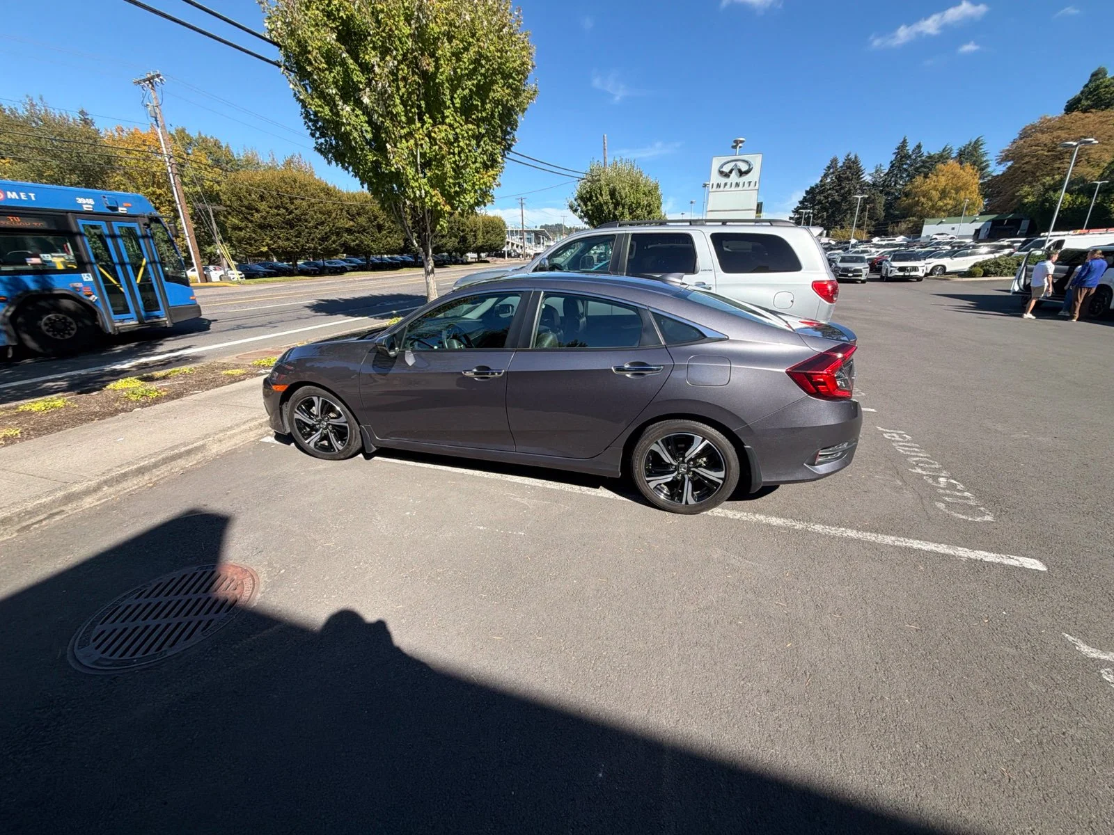 Used 2016  Honda Touring image 10