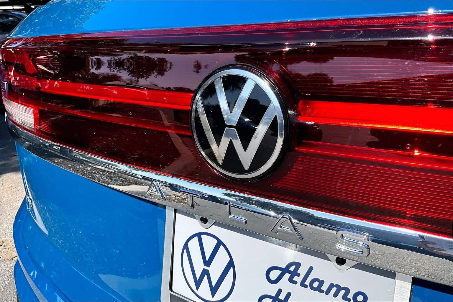 New 2026 Mountain Lake Blue Metallic Volkswagen 2.0T SE W/TECHNOLOGY image 15