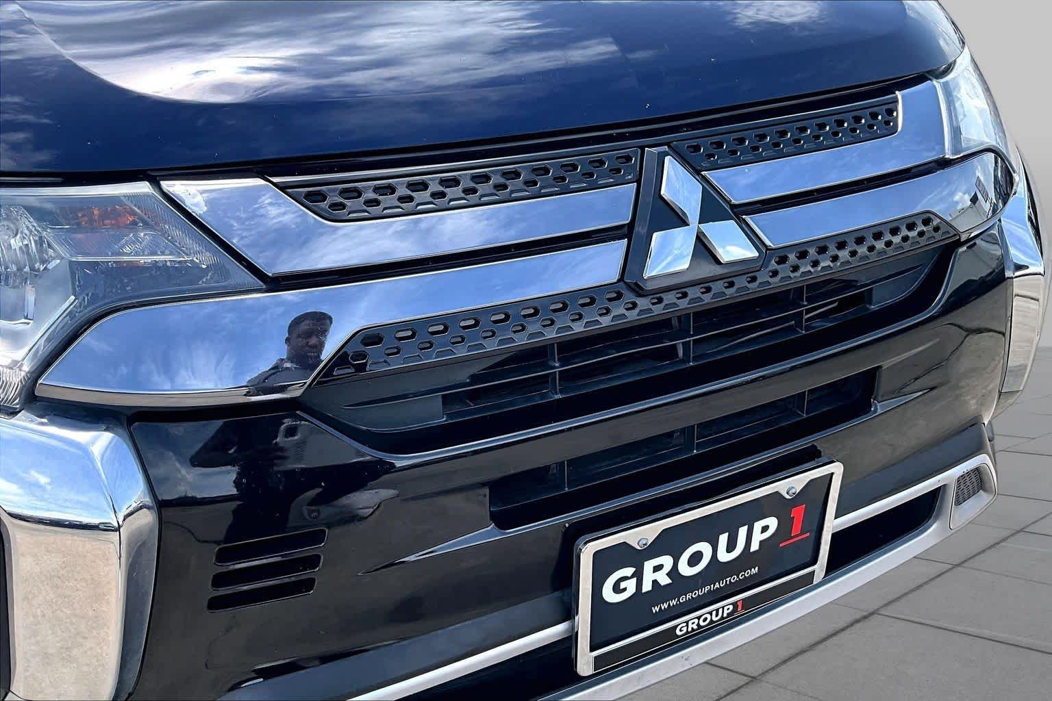 Used 2019 Cosmic Blue Metallic Mitsubishi SEL image 30
