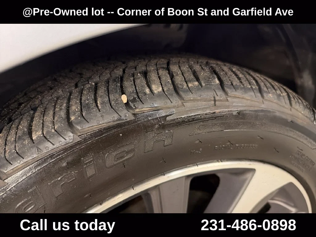 Used 2015 Silver Subaru 2.5i image 12