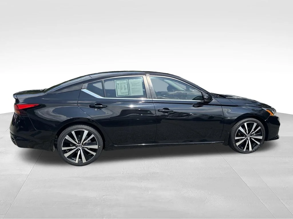 Used 2021 Black Nissan 2.5 SR image 23