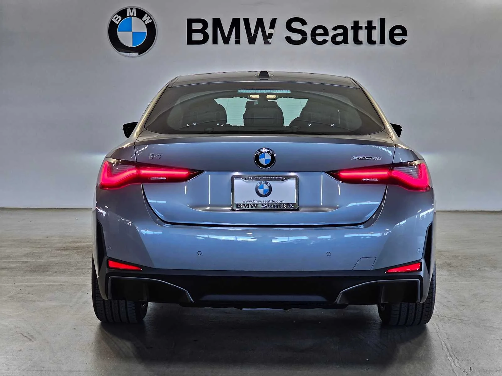 New 2026 Skyscraper Grey Metallic BMW xDrive40 image 5