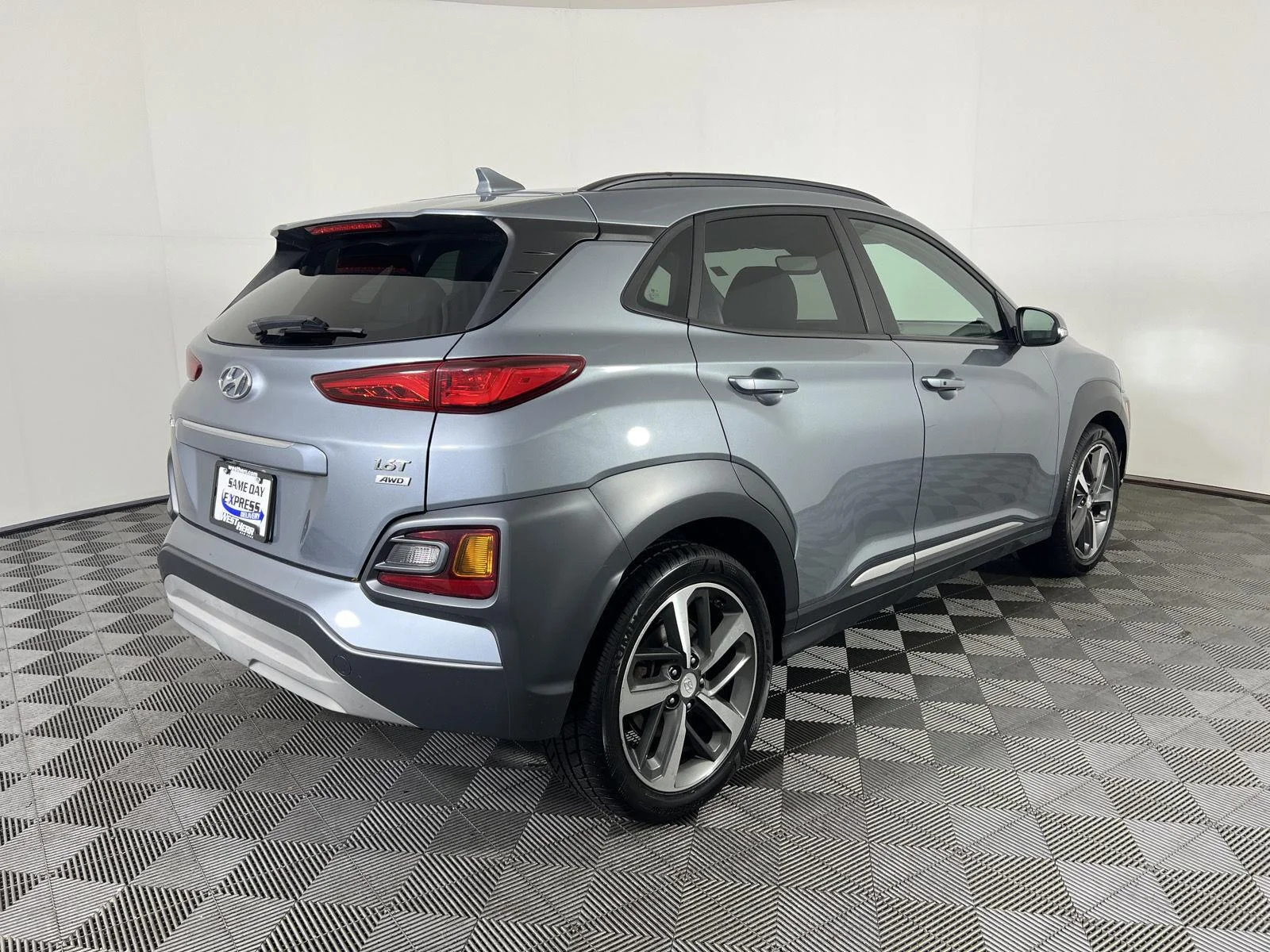 Used 2020 Sonic Silver Hyundai Limited image 3