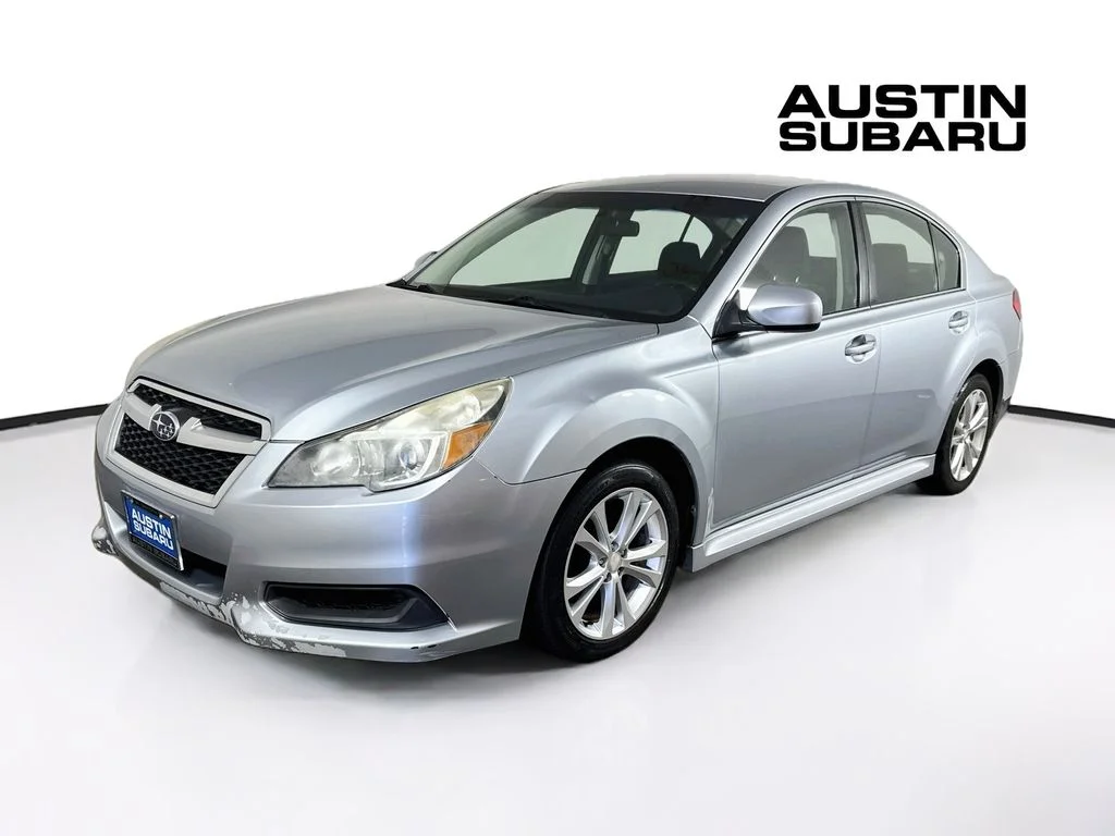 Used 2013 Silver Subaru 2.5i image 3