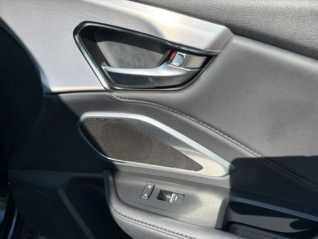 Used 2023  Acura Base image 31