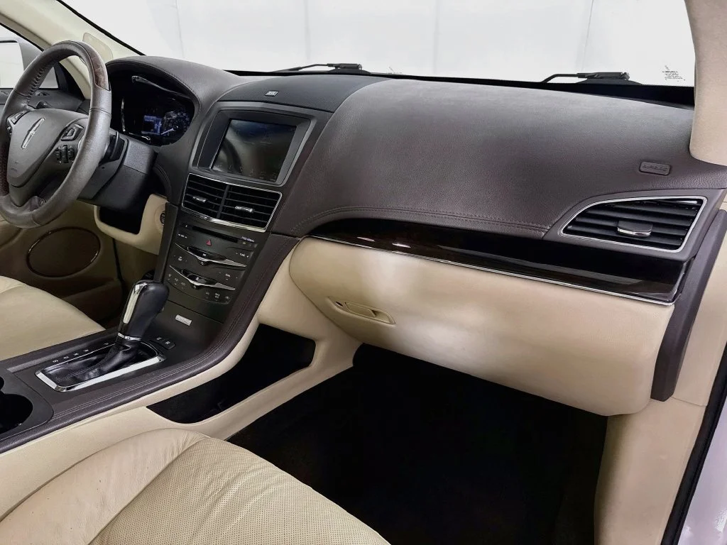 Used 2019 White Lincoln Standard image 37