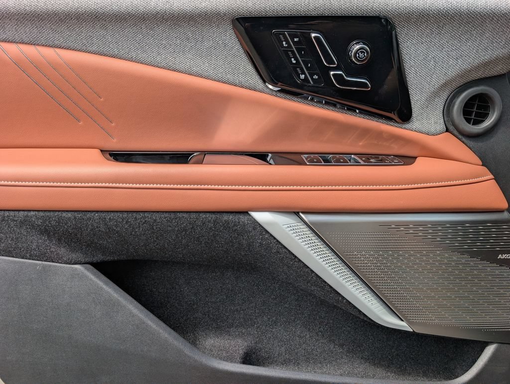 2027 Cadillac OPTIQ Premium Luxury - Photo 15