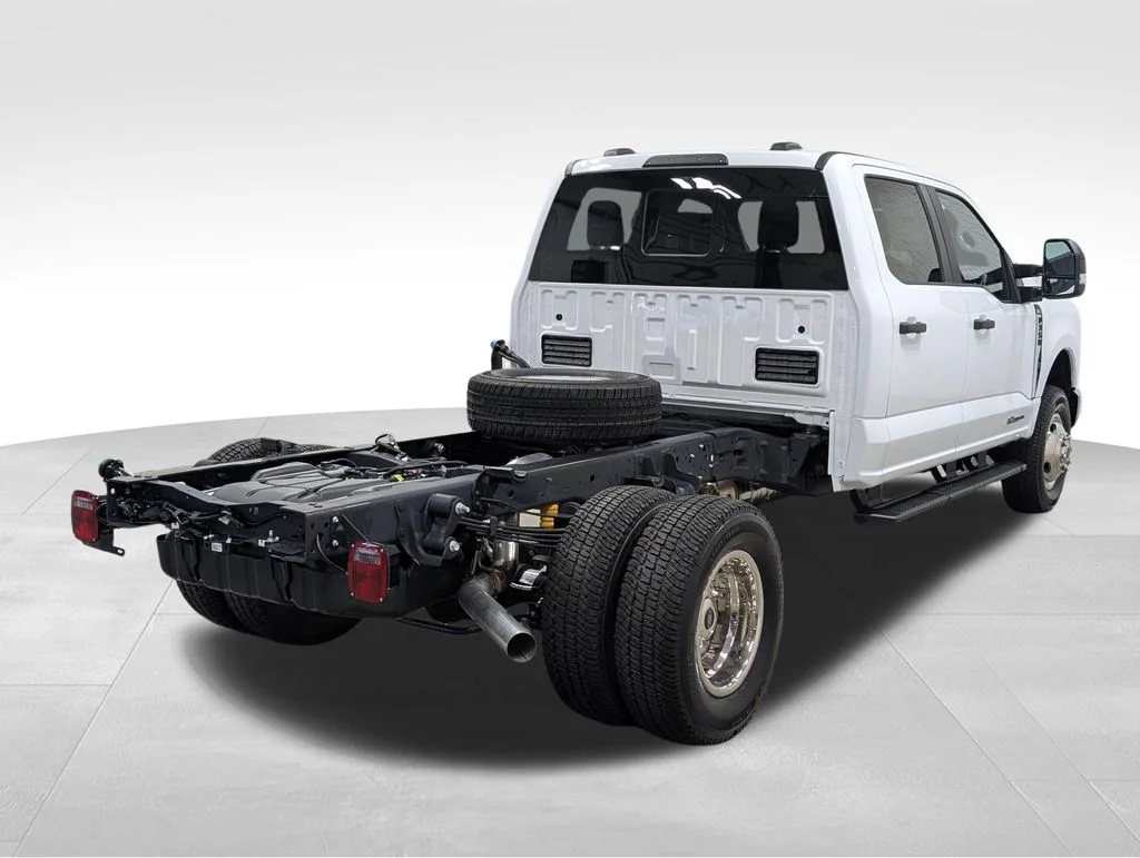 New 2026 Oxford White Ford F-350® XL image 24