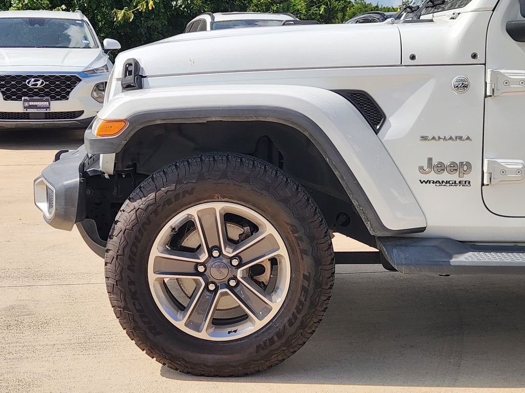 Used 2020 Bright White Clearcoat Jeep Sahara image 10