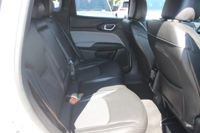 Used 2024 White Jeep Latitude image 28