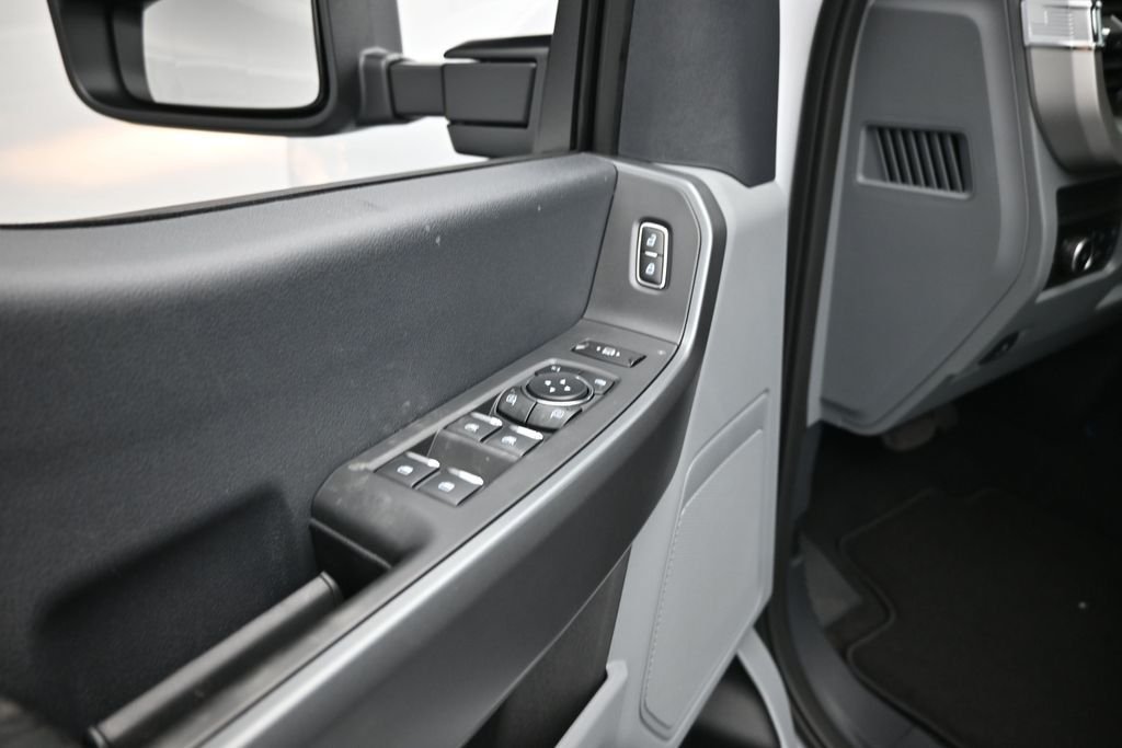 New 2026 Oxford White Ford XLT image 10