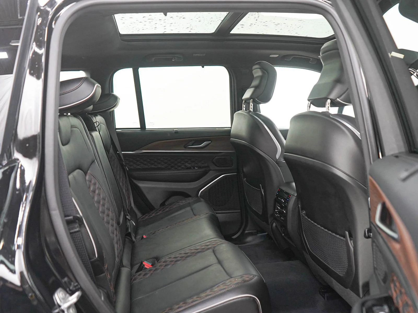 Used 2023 Diamond Black Crystal Pearlcoat Jeep Summit image 12