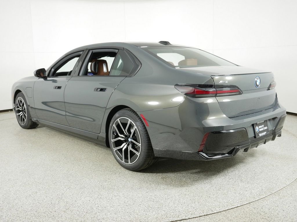 2025 BMW 7 Series 750e - Photo 13