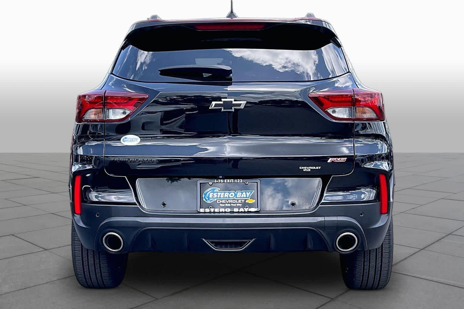 Used 2021 MOSAIC BLACK METALLIC Chevrolet RS image 5