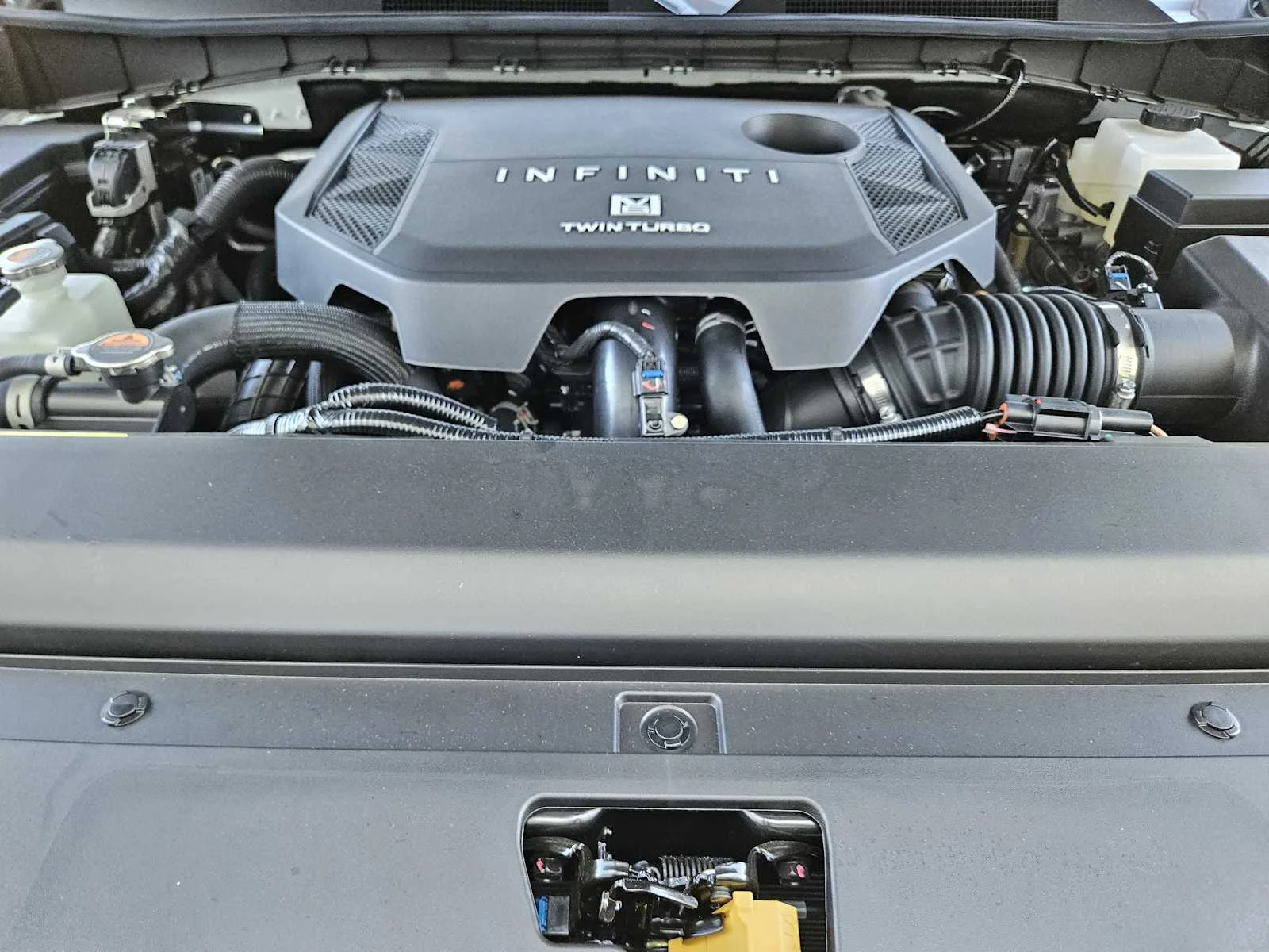 New 2027 RADIANT WHITE INFINITI Luxe 4WD image 23