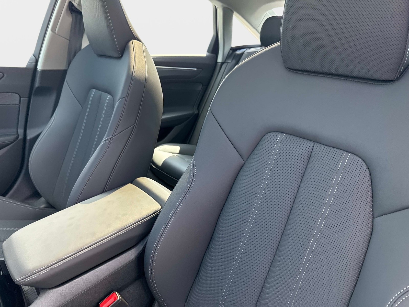 New 2026 Mythos Black Metallic Audi Premium image 19