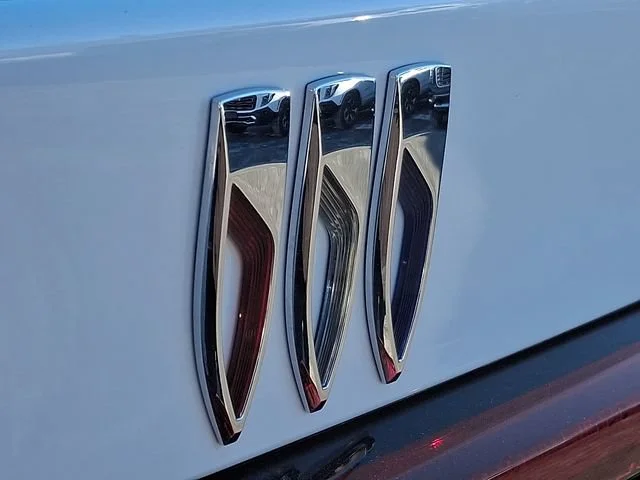 New 2026 Iridescent White Tricoat Buick Sport Touring image 22