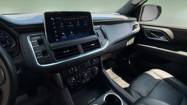 Used 2023 Black Chevrolet Z71 image 27