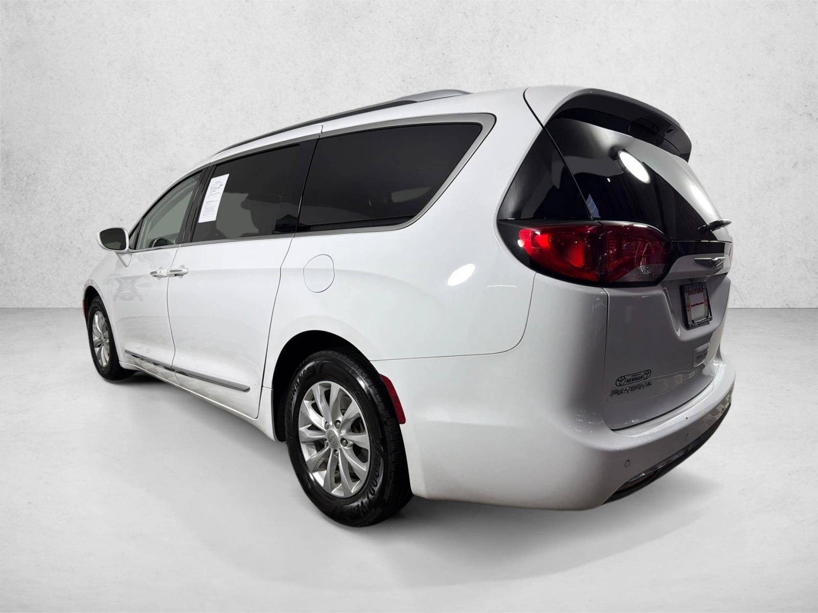 Used 2019 Blue Chrysler Touring L image 5