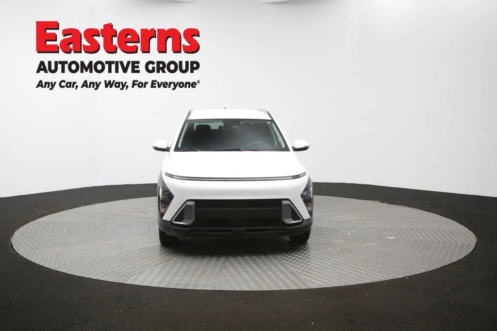 Used 2025 White Hyundai SEL image 54