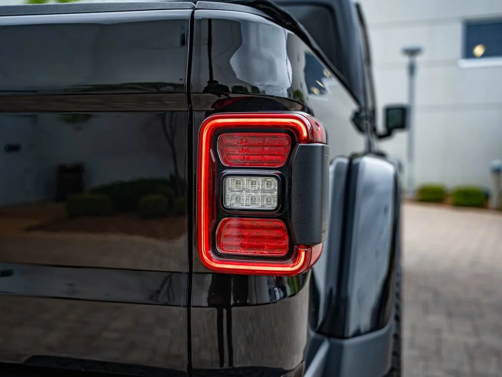 Used 2021 Black Clearcoat Jeep Mojave image 14
