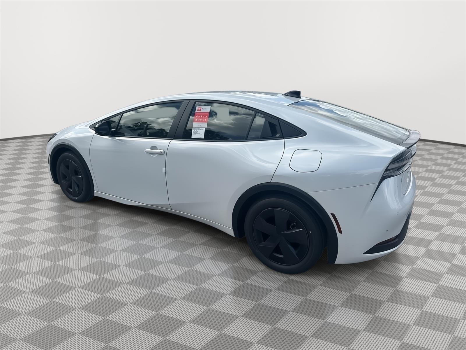 2026 Toyota Prius Plug-in Hybrid SE - Photo 7