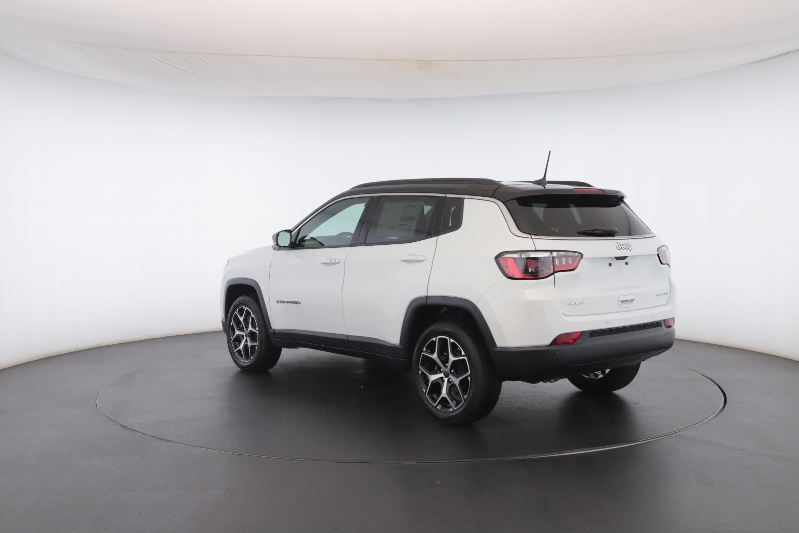 New 2026 Bright White Clear-Coat Exterior Paint Jeep Limited 4x4 image 20