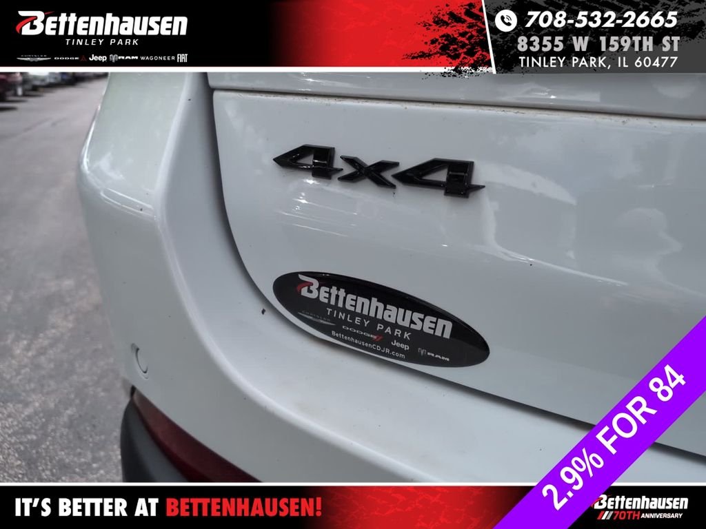 New 2026 Bright White Clear-Coat Exterior Paint Jeep Altitude image 6
