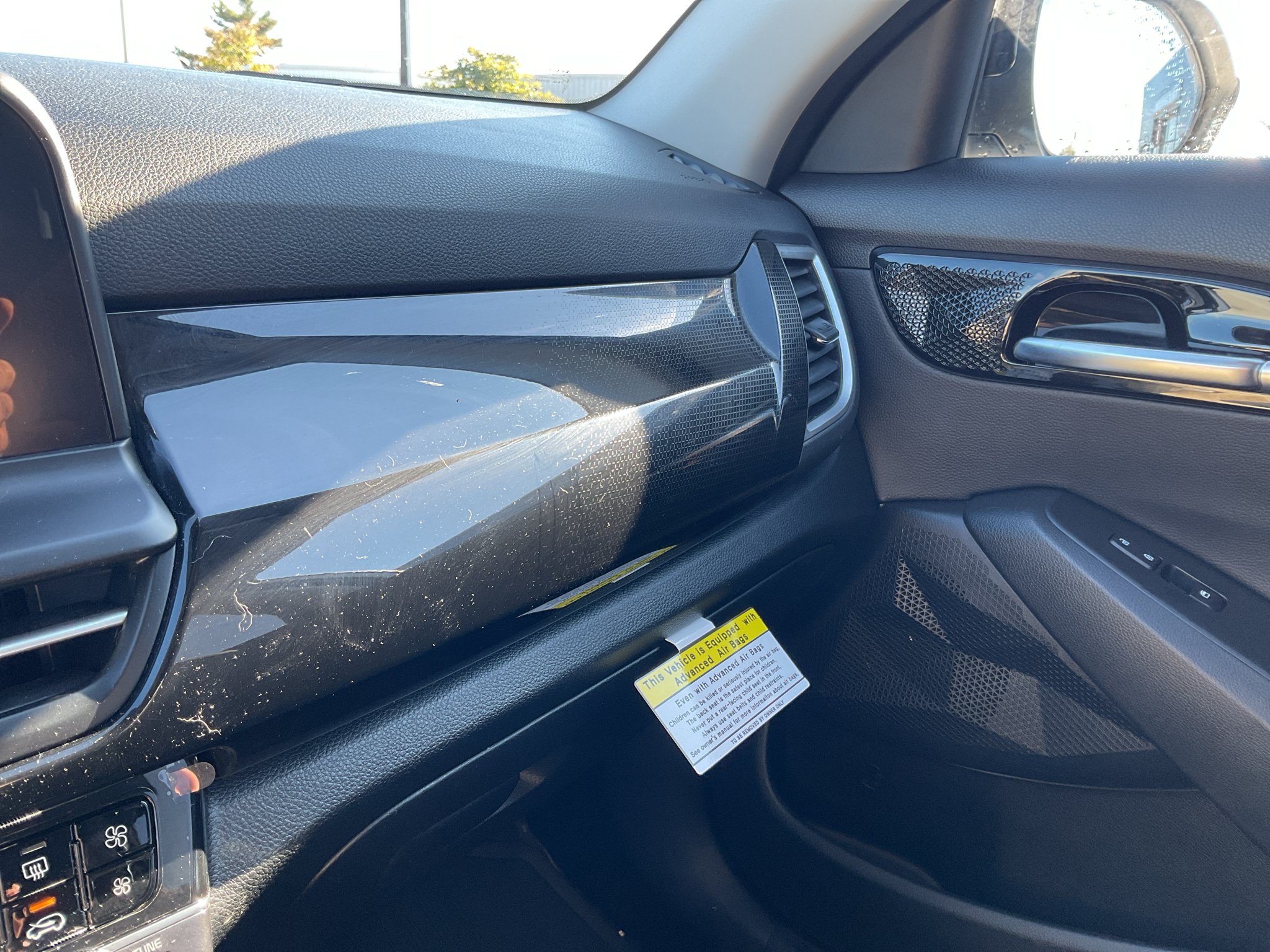 Used 2025 Clear White/Black Roof Kia S image 28