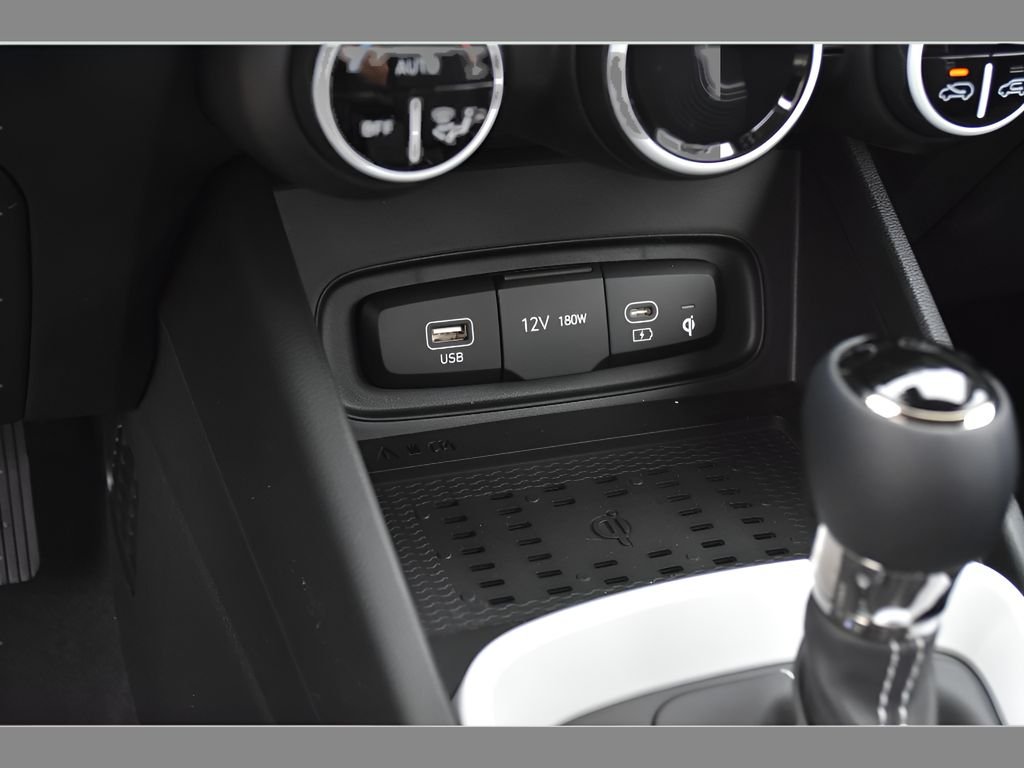 2025 Hyundai Venue Limited - Photo 27