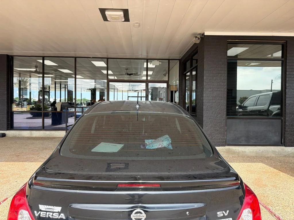 Used 2019 Black Nissan 1.6 SV image 6