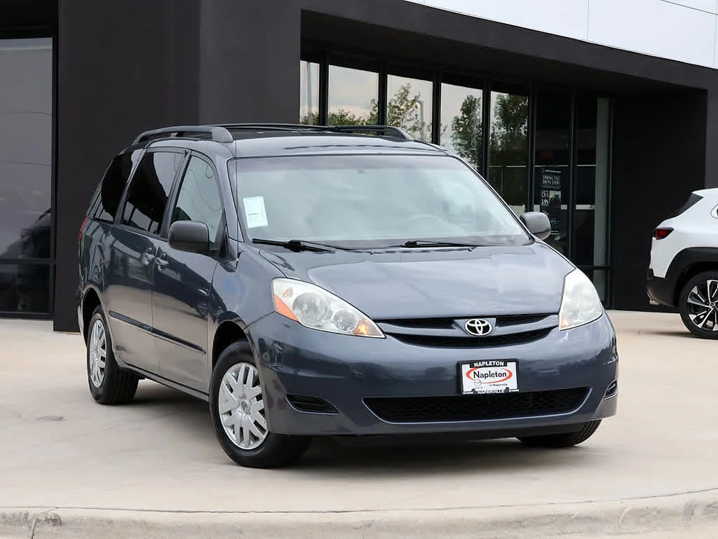 Used 2008 Toyota Sienna LE with VIN 5TDZK23C48S103126 for sale in Naperville, IL