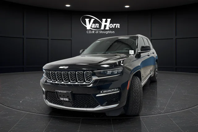 Used 2023 Diamond Black Crystal Pearlcoat Jeep Summit Reserve image 3