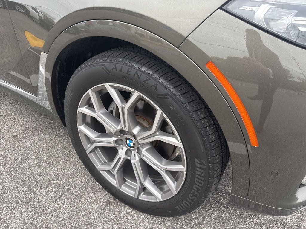 Used 2020 Green BMW xDrive40i image 7