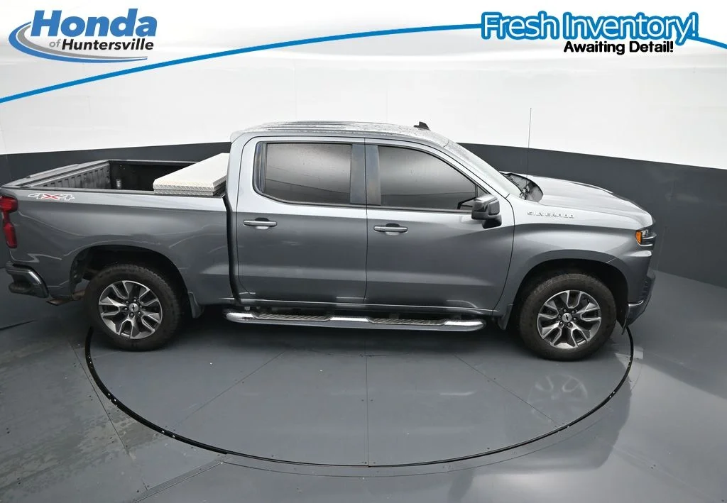 Used 2020 Steel Metallic Chevrolet RST image 26